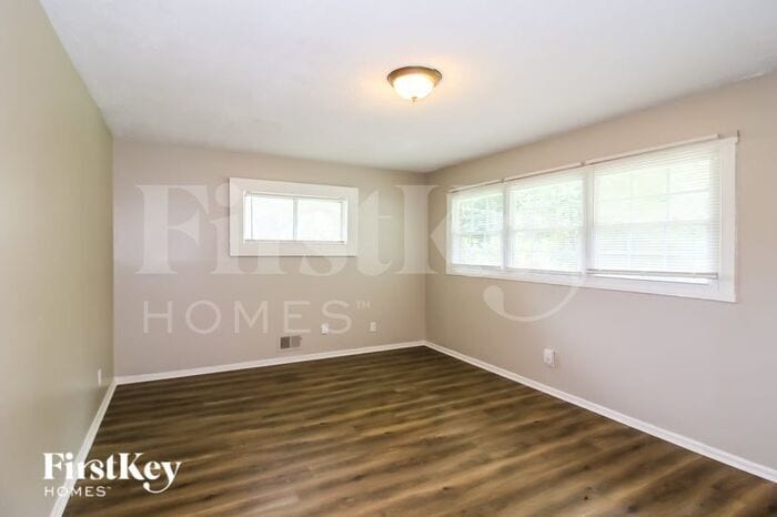 Building Photo - 1836 Evans Dr SW