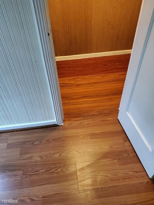 Building Photo - 1 br, 1 bath Townhome - 3722 Clough Avenue