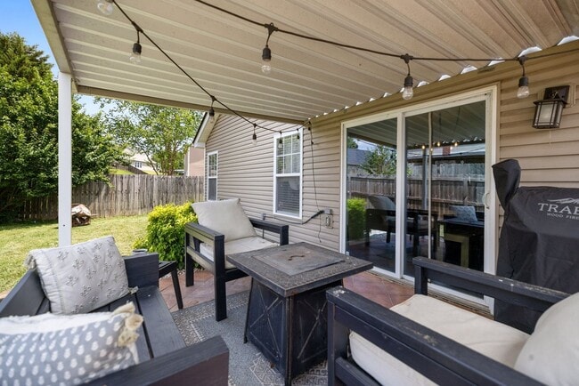 Building Photo - Single Family Home For Lease