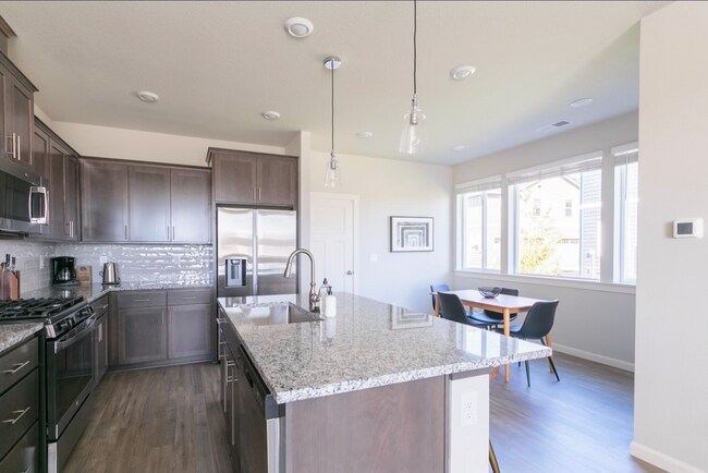 Building Photo - 7743 SE Kinnaman St