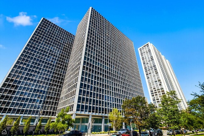 Building Photo - 330 W Diversey Pkwy