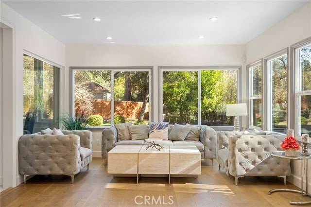 Building Photo - 2065 E Altadena Dr