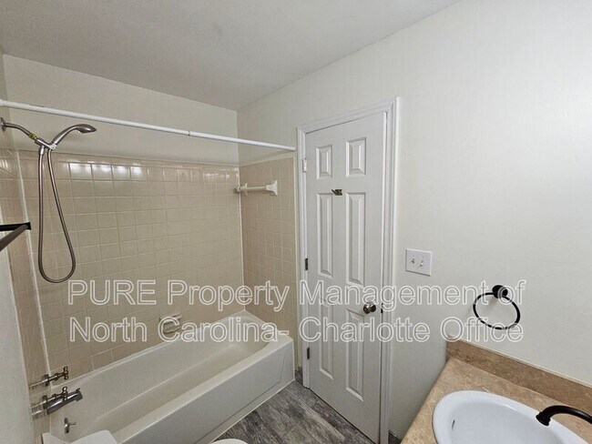 Building Photo - 333 Circle Ave