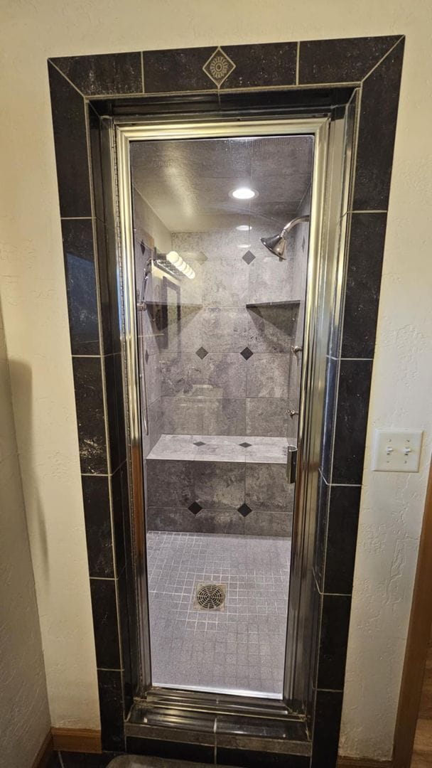 Building Photo - Losleben- House with large yard fully furnished Available Nov 1st - May 31st