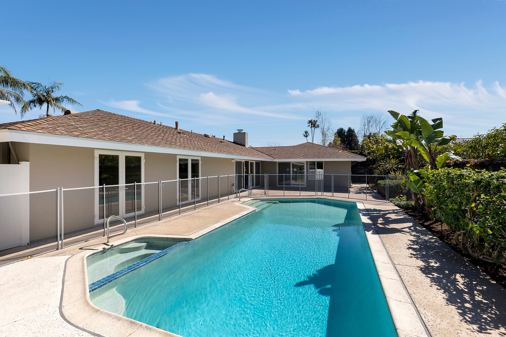 Building Photo - 1901 Altura Dr