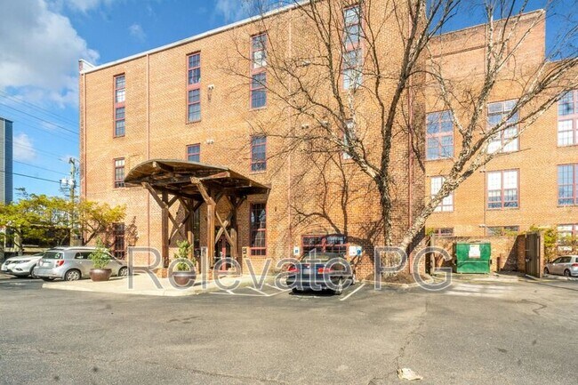 Building Photo - 815 Porter St