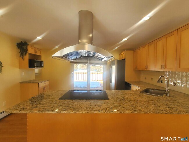 Building Photo - 42 County St