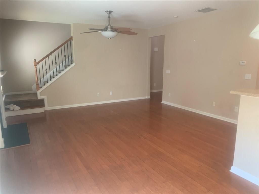 Building Photo - 121 Creekwood Tr