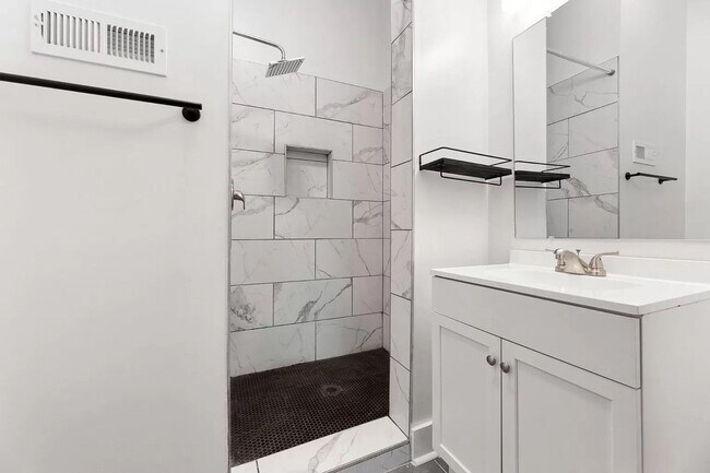 Building Photo - Room in 3 Bedroom Home at State St