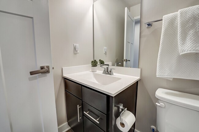 Building Photo - 7905 Pinnacle Point Dr