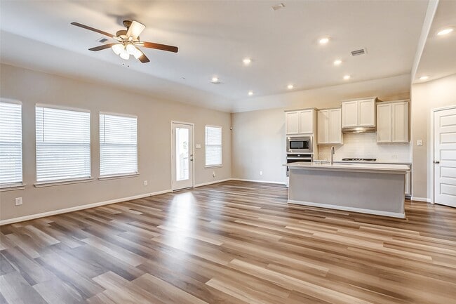 Building Photo - 2165 Woodland Pine Dr