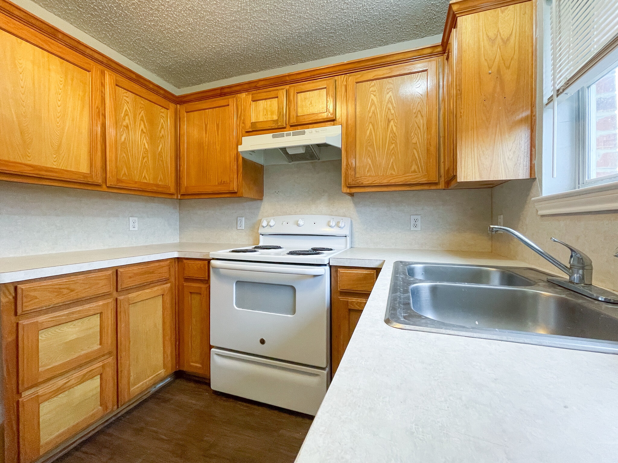 Building Photo - 141 Spring Country