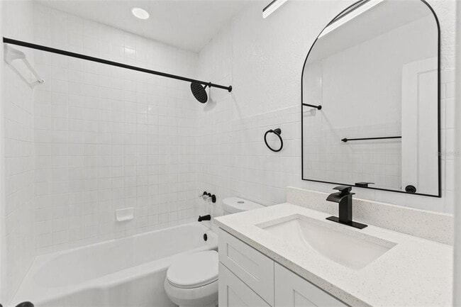 Building Photo - 2008 Oakwood Ave