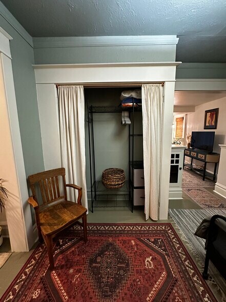 Building Photo - 4007 NE 8th Ave