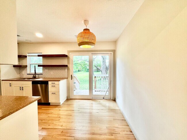 Building Photo - Charming Updated Home in Walkable Westwood