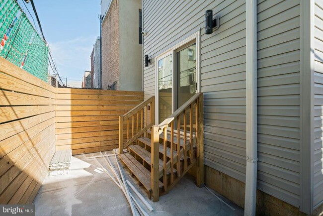 Building Photo - 1633 Swain St