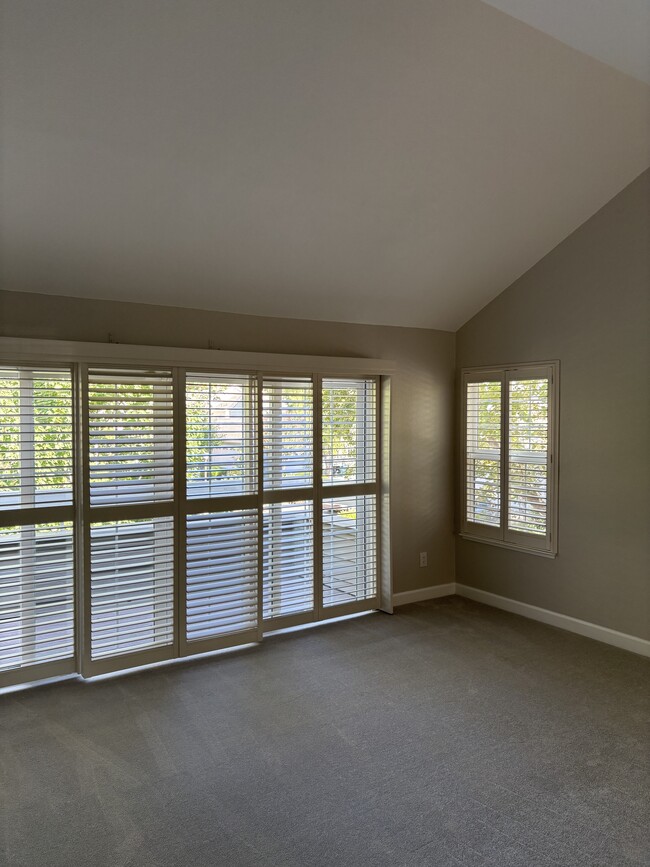 Building Photo - 1938 Stratton Cir