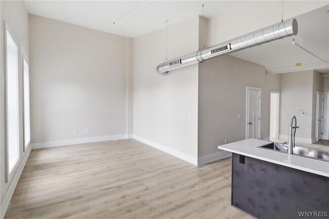 Building Photo - 136 Seneca St