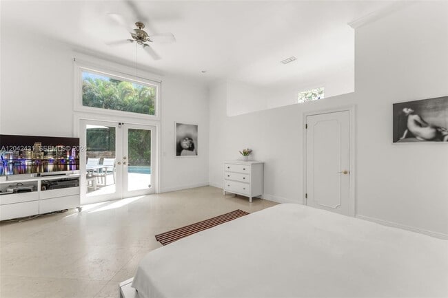 Building Photo - 7924 SW 50th Ct