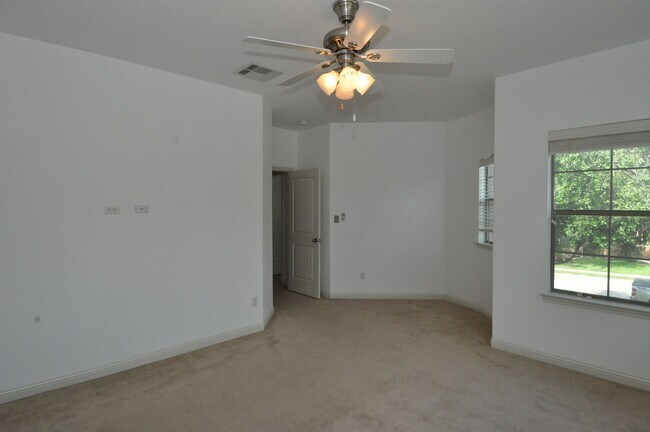 Building Photo - Beautiful Spacious Home FOR LEASE!