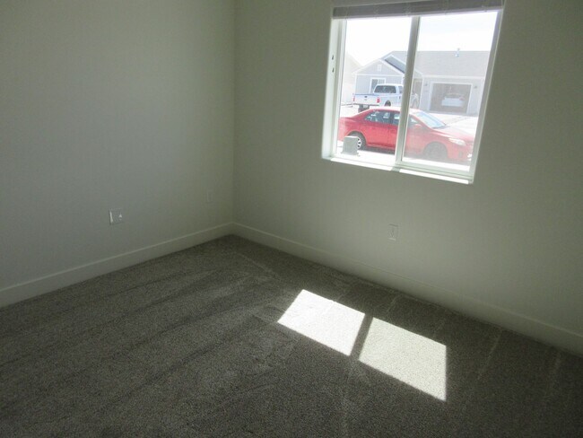 Building Photo - Newer Construction Single Level Twin Home ...