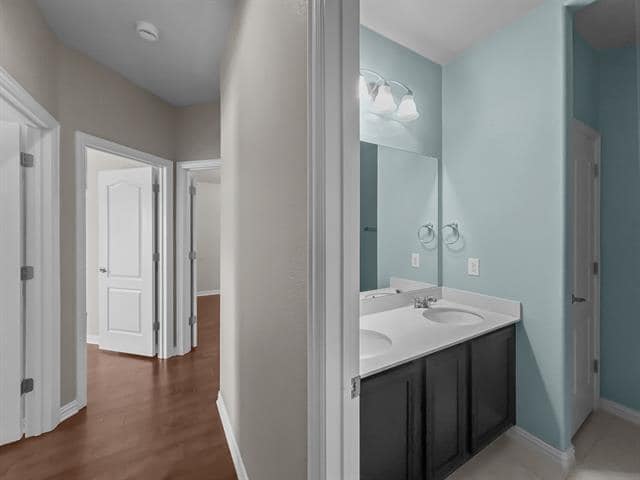 Building Photo - 3205 Ridgeway Dr