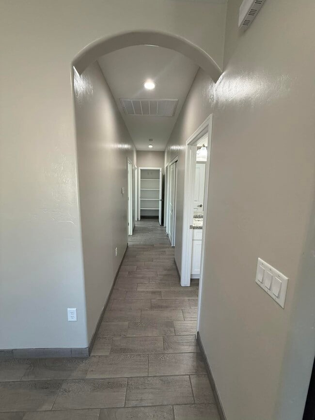 Building Photo - 803 N Van Alstine St