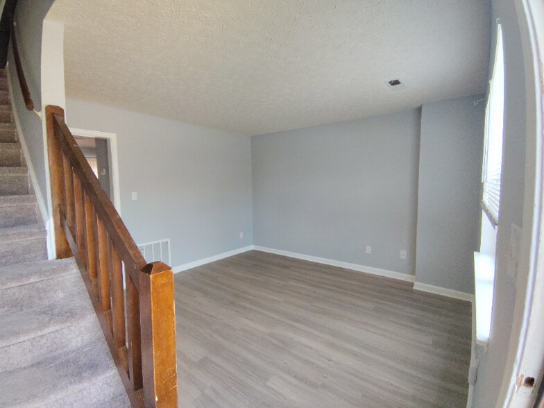 Building Photo - 32 Ferguson Dr