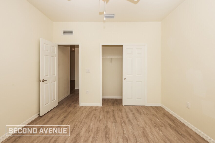 Building Photo - 1122 NE 39th Terrace