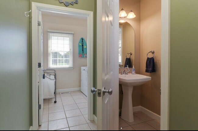 Building Photo - 2267 Heather Ridge Dr