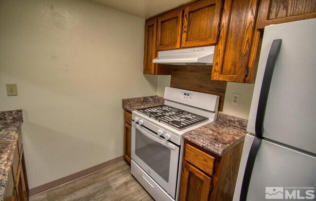 Building Photo - 360 Jill Ct