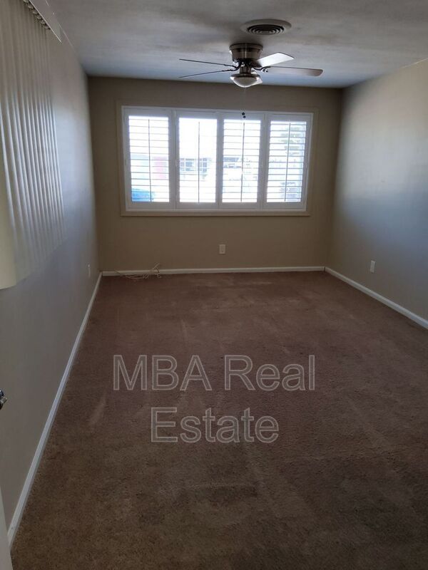 Building Photo - 2225 E Glenrosa Ave