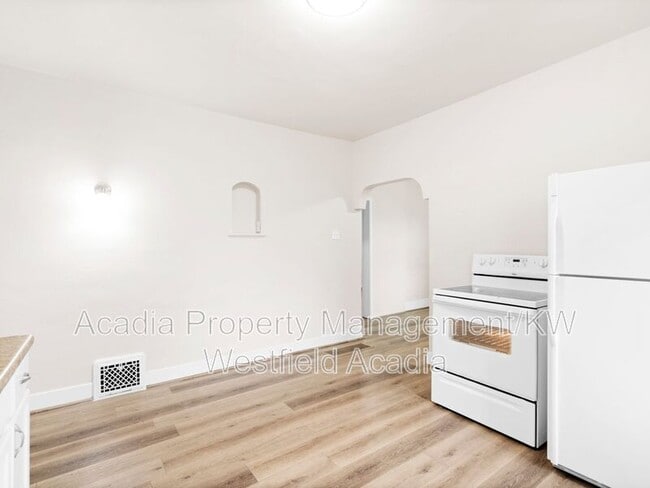 Building Photo - 3002 Porter Ave