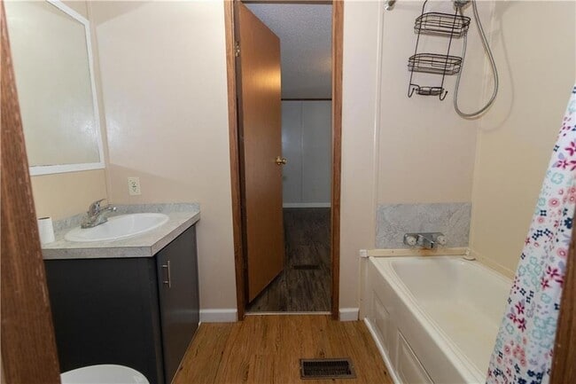 Building Photo - 400 Jefferson Dr