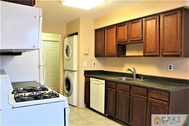 Building Photo - 604 Sharon Garden Ct