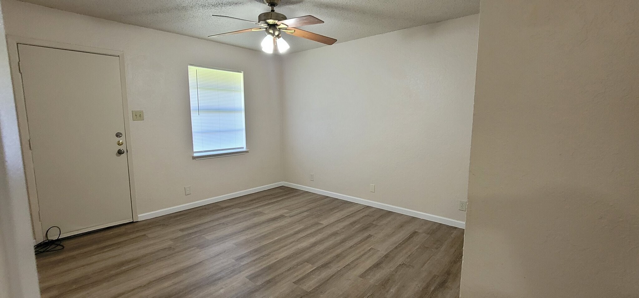 Building Photo - 728 N Main St