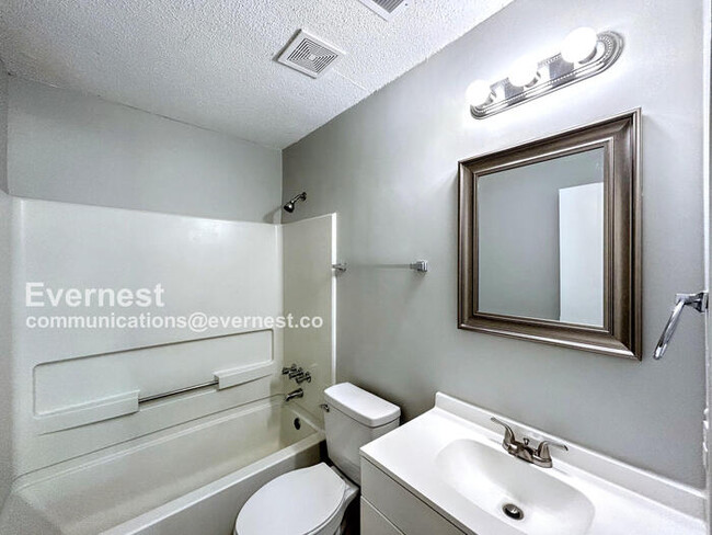 Building Photo - 6205 Somerset Cove