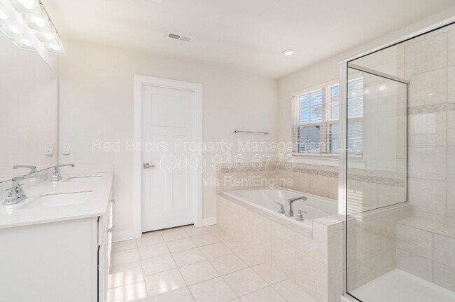 Building Photo - 7214 Waterwheel St SW