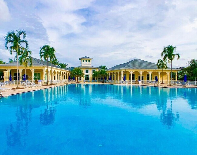 Building Photo - 2933 SE 2nd Dr