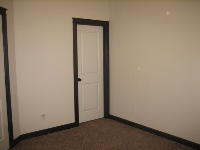 Building Photo - CDA Home w/ 22X45 RV Garage/Shop!