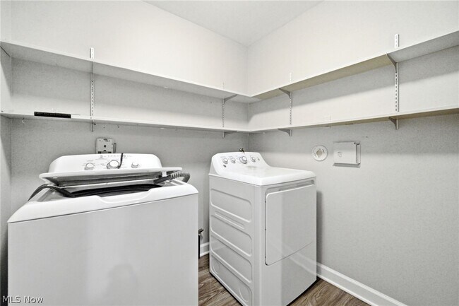 Building Photo - 1097 Oak Tree Rd