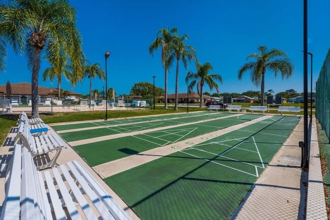 Building Photo - 5850 Summerfield Ct