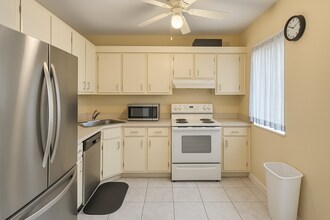 Building Photo - 95B