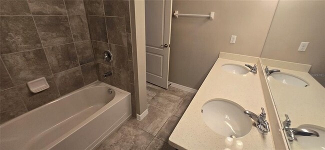 Building Photo - 7564 Bishop Square Dr