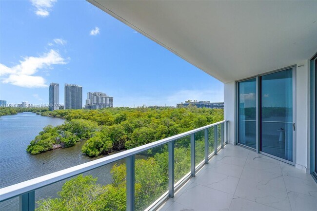 Building Photo - 17111 Biscayne Blvd