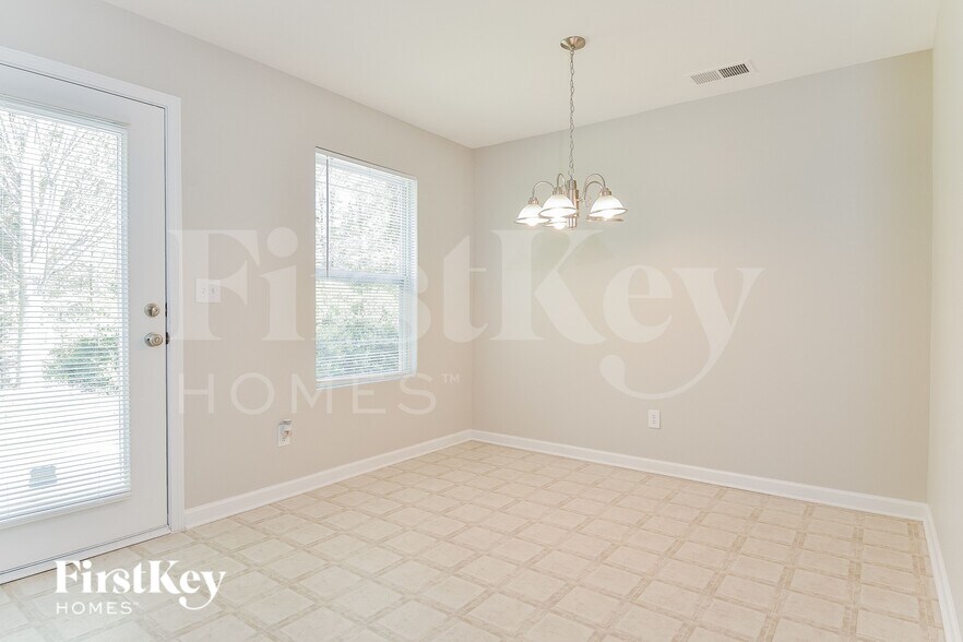 Building Photo - 3902 Edgewood Terrace Rd