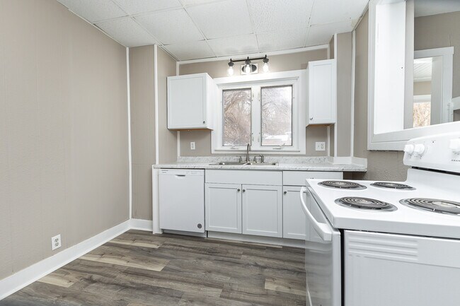 Building Photo - 910 W Locust St