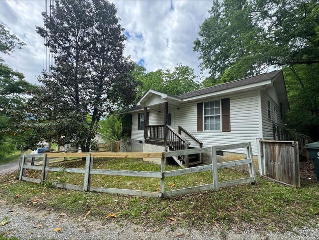 Primary Photo - Downtown Living! 1 Bedroom, 1 Bathroom Hom...