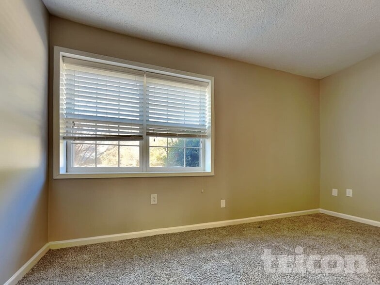 Building Photo - 2651 Pine Log Way