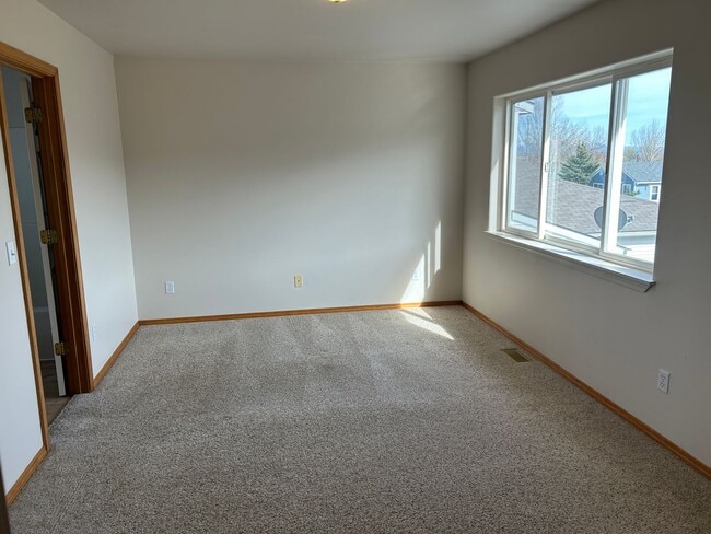 Building Photo - Three bedroom townhome with fenced backyard